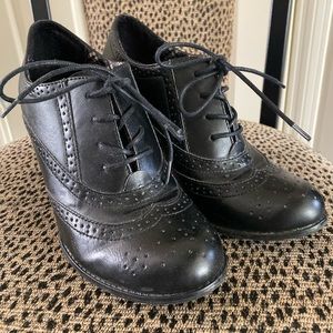 American Eagle Oxford Heels